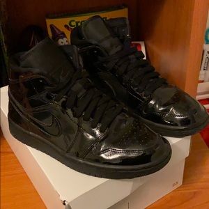 WMNS AIR JORDAN 1 MID